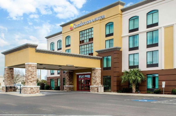 Comfort Inn & Suites Biloxi-D'Iberville image 1